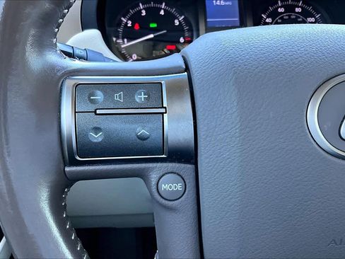 Used 2018 Lexus GX 460 Premium w/ Premium Package image 22