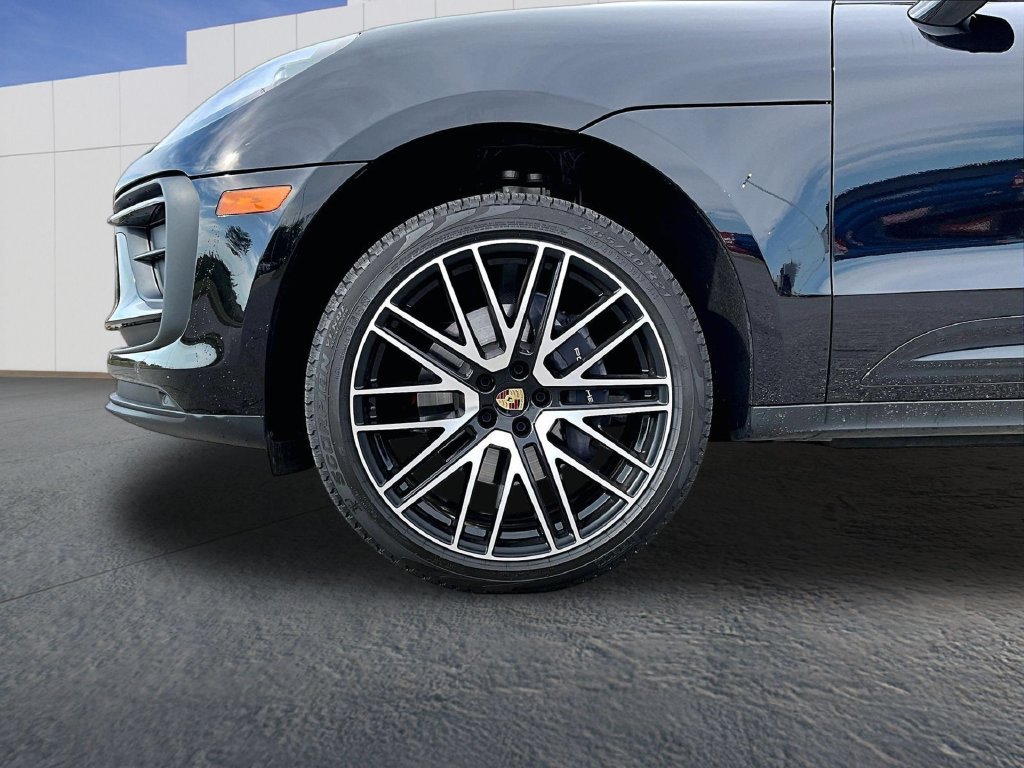 Certified 2026 Porsche Macan AWD/4WD image 11