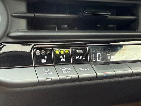 Used 2023 Toyota Crown image 23