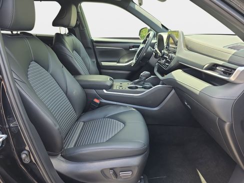 Used 2023 Toyota Highlander XSE FWD image 10