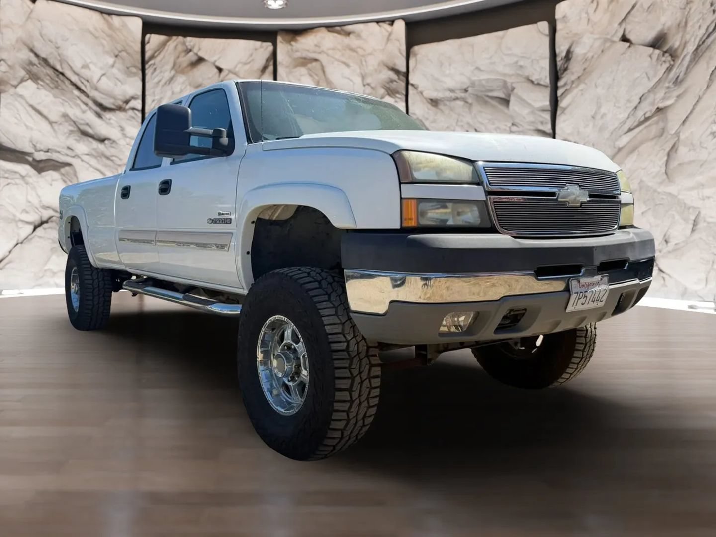 Used 2005 Chevrolet Silverado 2500 LT w/ Heavy-Duty Power Package AWD/4WD image 3