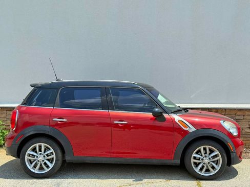 Used 2014 MINI Cooper Countryman w/ Mini Connected Package FWD image 3