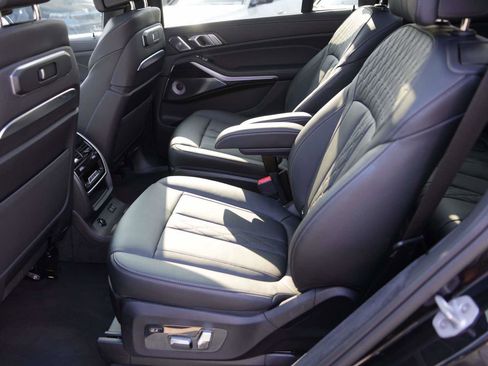 Used 2025 BMW X7 M60i image 12