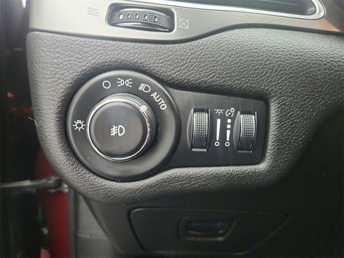 Used 2019 Jeep Cherokee Latitude Plus image 26