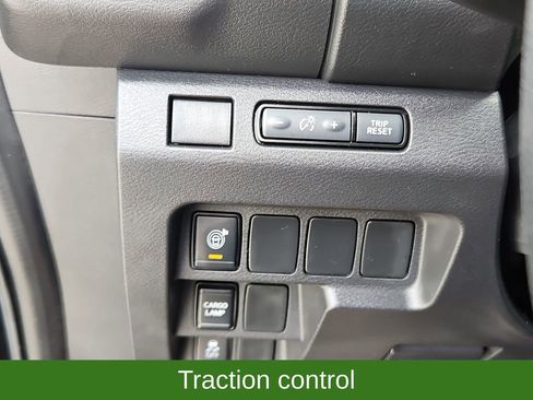 Used 2025 Nissan Frontier SV image 15