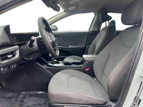 Used 2025 Kia K4 FWD image 9