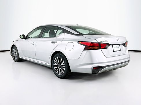 Used 2024 Nissan Altima 2.5 SV image 5