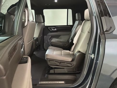 Used 2021 Chevrolet Suburban Z71 w/ Z71 Off-Road Package AWD/4WD image 16