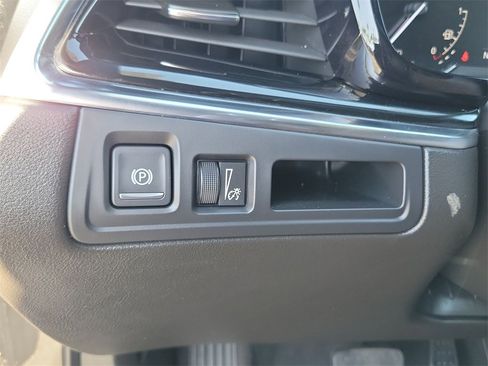 Certified 2022 Cadillac XT6 Premium Luxury image 16