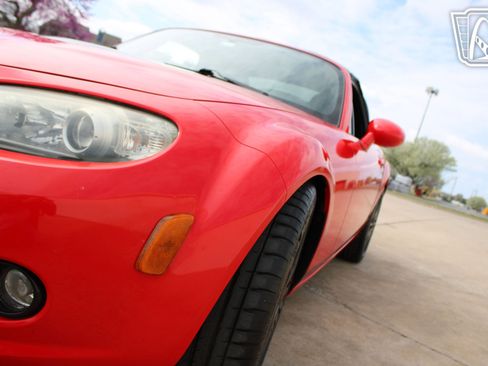 Used 2006 MAZDA MX-5 Miata Sport RWD image 31