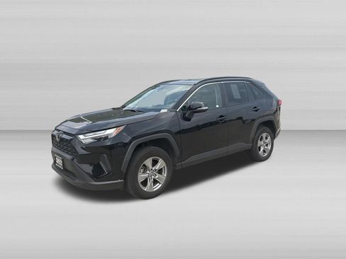 Used 2025 Toyota RAV4 XLE AWD/4WD image 9