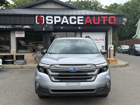 Used 2025 Subaru Forester Premium AWD/4WD image 2