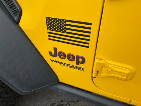 Used 2019 Jeep Wrangler Unlimited Rubicon w/ Cold Weather Group image 8