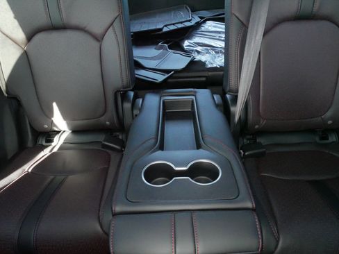 Certified 2025 Honda Pilot Black Edition image 15