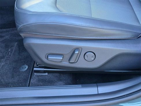 Used 2023 Kia Niro EX image 13