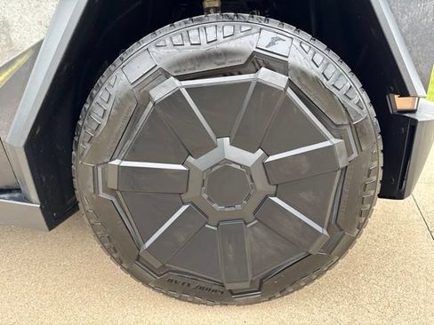 Used 2024 Tesla Cybertruck Cyberbeast AWD/4WD image 30