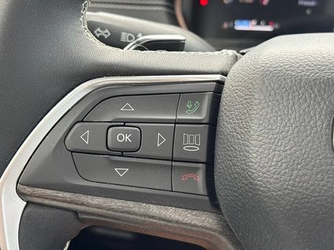 Used 2023 Jeep Grand Cherokee L Limited AWD/4WD image 23
