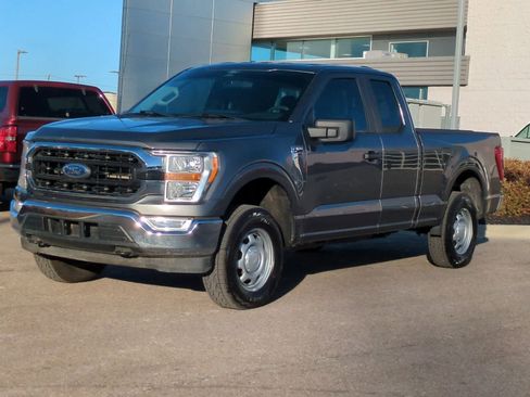 Used 2022 Ford F150 XLT w/ Trailer Tow Package image 4