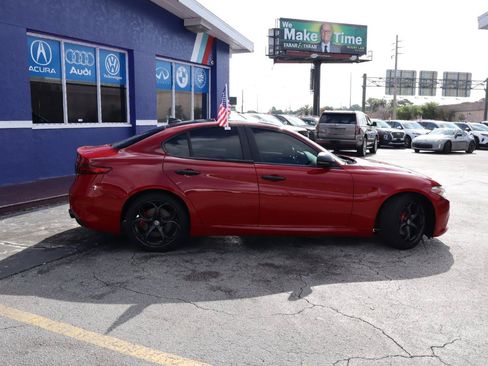 Used 2018 Alfa Romeo Giulia Ti Sport w/ Quick Order Package 22S Sport AWD/4WD image 2