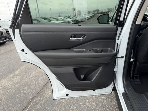 New 2026 Nissan Pathfinder Platinum w/ Cargo Package FWD image 18