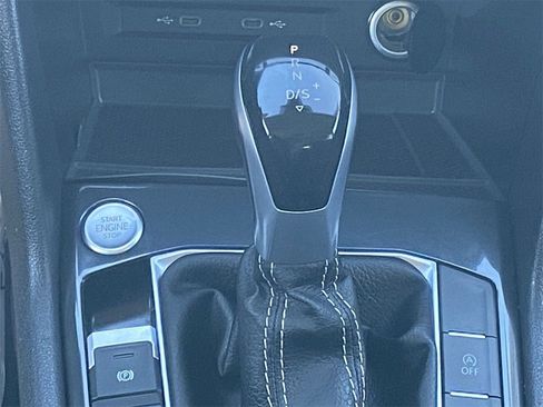 Used 2024 Volkswagen Tiguan SE image 31