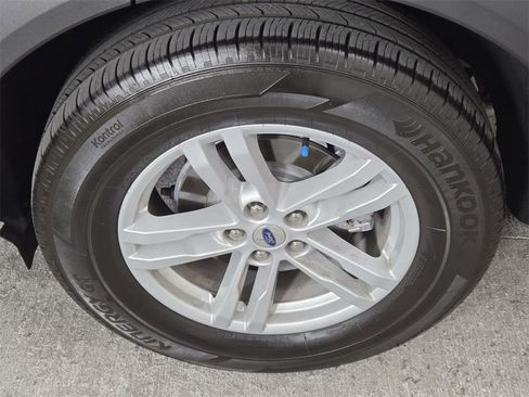 Used 2023 Ford Explorer XLT image 13