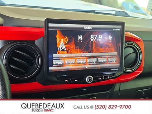 Used 2019 Toyota Tacoma TRD Off-Road w/ Technology Package AWD/4WD image 18