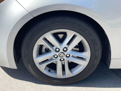 Used 2019 Toyota Corolla SE w/ Carpet Mat Package image 6