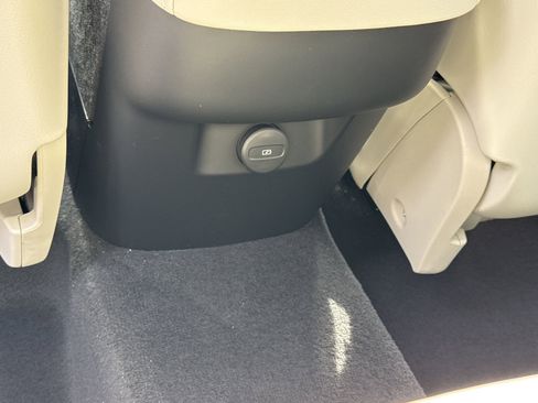 New 2026 Volvo XC90 B6 Ultra w/ Lounge Package image 16