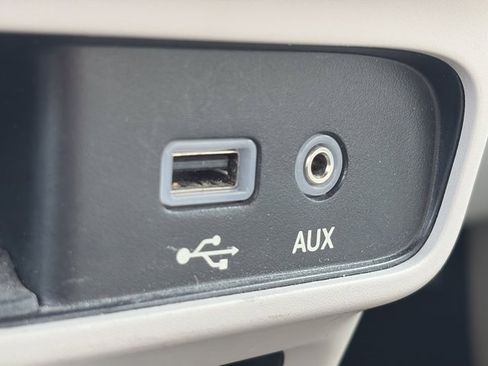 Used 2017 Chrysler Pacifica Limited w/ Advanced Safetytec Group image 16