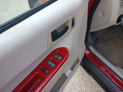 Used 2009 Ford Escape XLS image 10