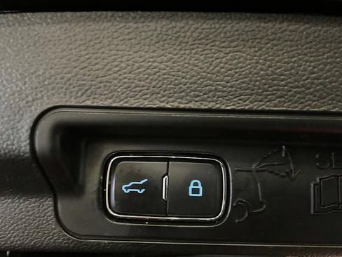 Used 2023 Ford Explorer XLT w/ Equipment Group 202A AWD/4WD image 16