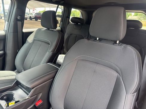 New 2025 Jeep Grand Cherokee Laredo image 11