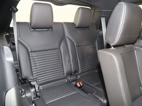 Used 2023 Land Rover Discovery S R-Dynamic image 14