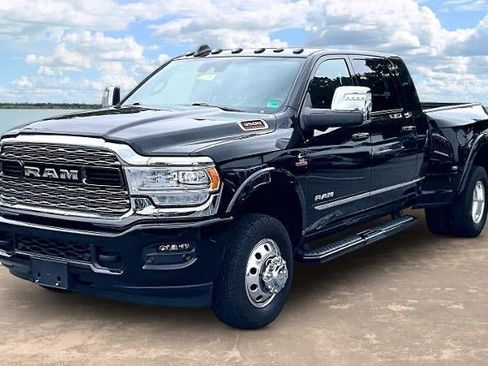 Used 2024 RAM 3500 Limited AWD/4WD image 3