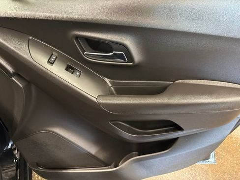 Used 2020 Chevrolet Trax LS FWD image 25