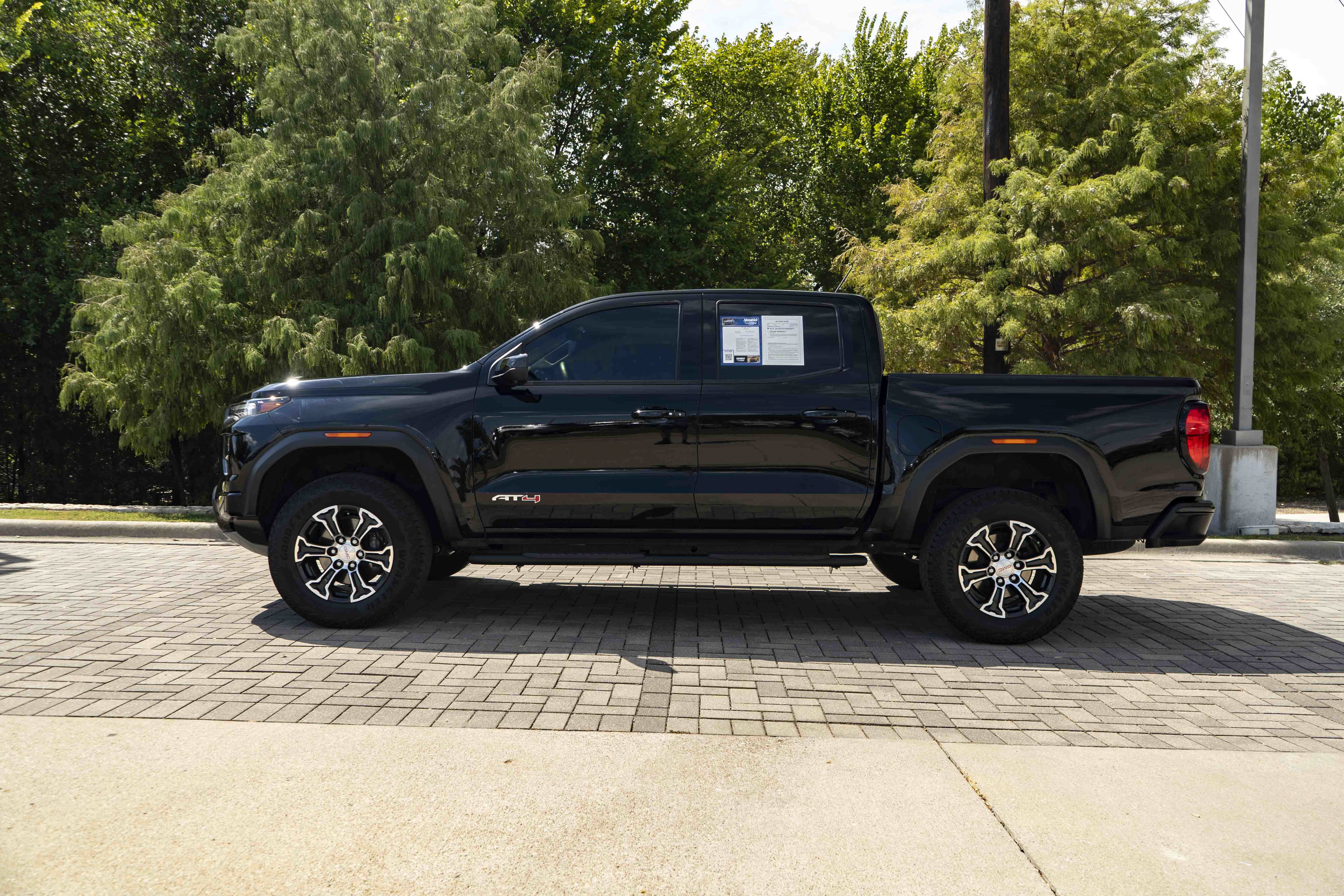 Used 2024 GMC Canyon AT4 w/ Technology Package AWD/4WD image 5