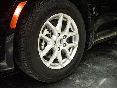 Used 2025 Chrysler Pacifica Select FWD image 3