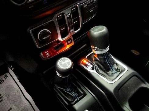 Used 2022 Jeep Wrangler Unlimited Rubicon 4xe w/ Cold Weather Group AWD/4WD image 16