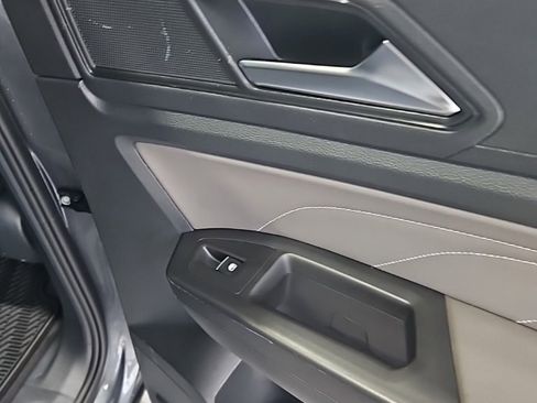 Used 2023 Volkswagen Atlas SE image 16