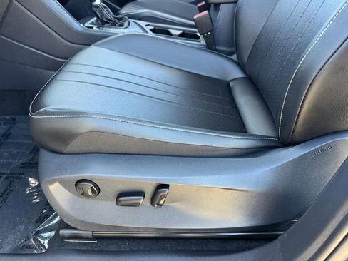 Used 2024 Volkswagen Tiguan SE FWD image 15