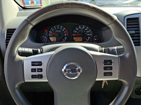 Used 2013 Nissan Frontier SV AWD/4WD image 18
