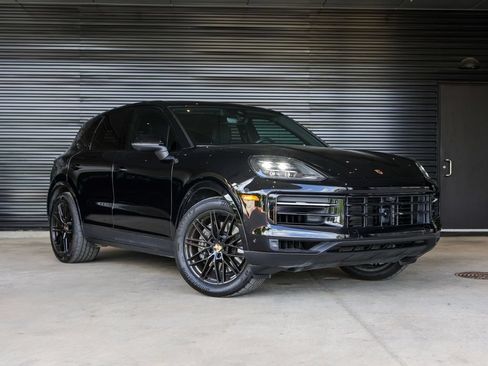 Certified 2024 Porsche Cayenne AWD/4WD image 9