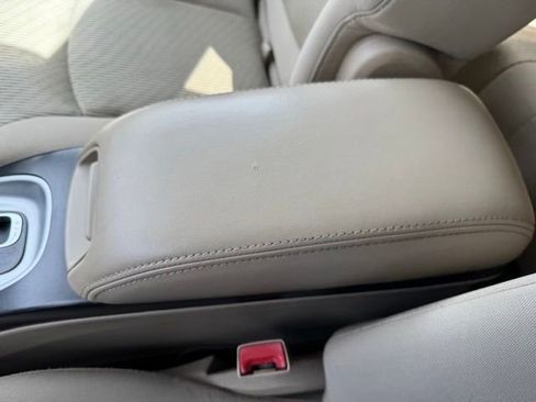 Used 2017 Dodge Journey SXT w/ Comfort/Convenience Group FWD image 16