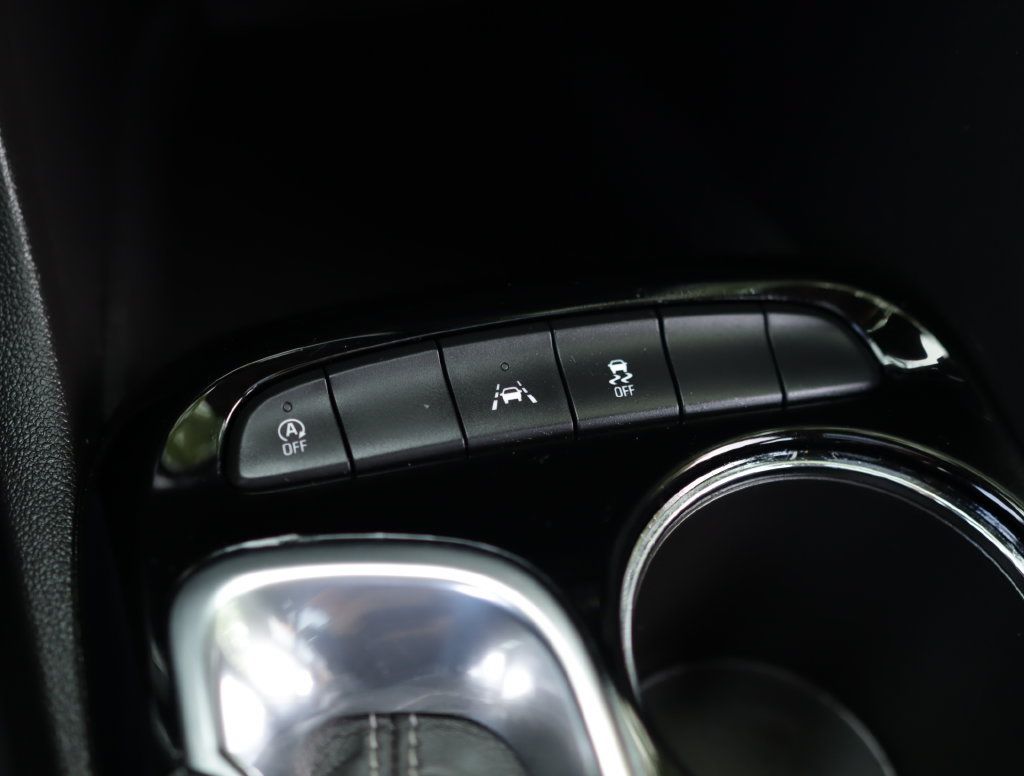 Used 2020 Buick Encore GX Essence w/ Experience Buick Package FWD image 17