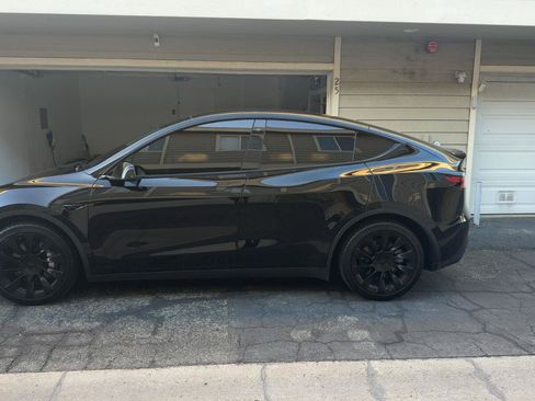 Used 2021 Tesla Model Y Long Range AWD/4WD image 2
