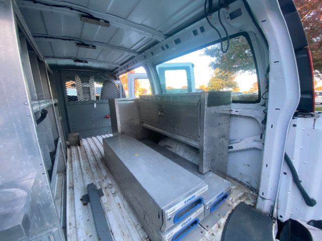 Used 2015 Chevrolet Express 2500 RWD image 15
