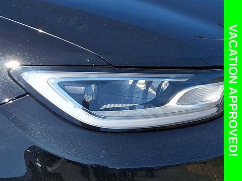 Used 2024 Chrysler Pacifica Touring-L FWD image 8