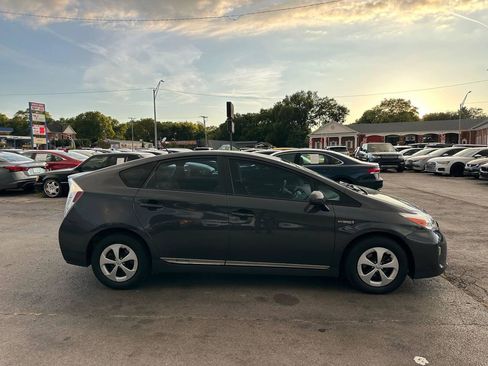 Used 2013 Toyota Prius Two w/ Preferred Accessory Pkg FWD image 11