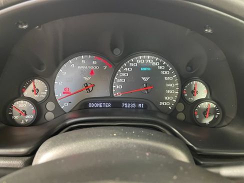 Used 2004 Chevrolet Corvette Coupe w/ Roof Package RWD image 5